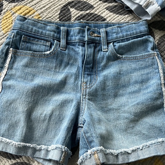 Old Navy bundle! 5 pairs of girls’ jeans shorts, size 12 - Picture 11 of 16